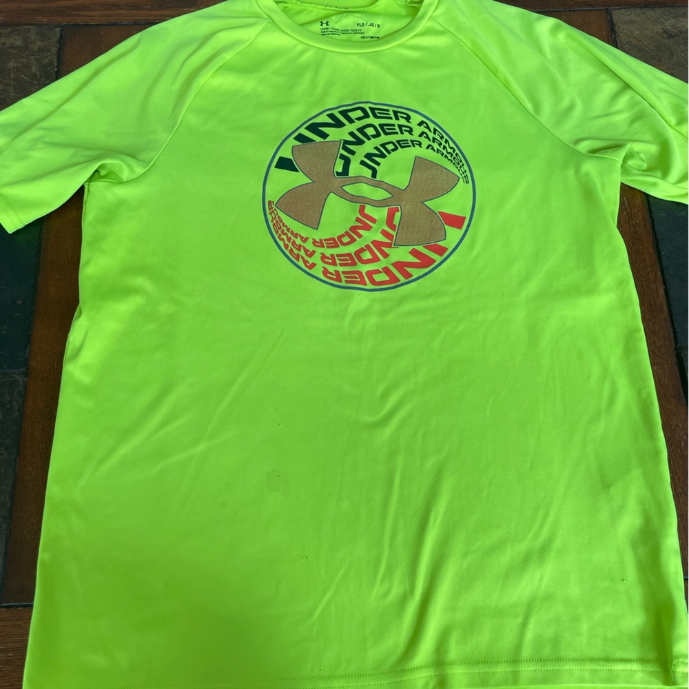 SOLD! UNDER ARMOR | Youth Dry Fit Heat Gear Tee